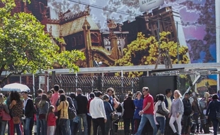 Público faz fila na manhã do dia 19 de julho para ver a exposição 'Castelo Rá-Tim-Bum' no Museu da Imagem e do Som, na zona sul de São Paulo. A mostra comemora os vinte anos do programa infantil da TV Cultura