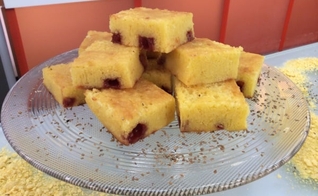 Brownie de milho com goiabada
