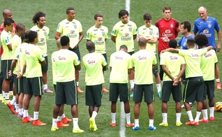 Dunga terá nesta terça nova chance de observar na prática a seleção brasileira