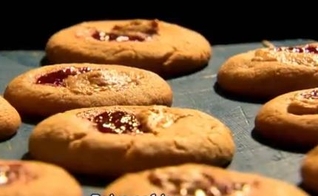Biscoitos de manteiga de amendoim com geleia