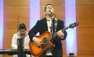 Pr. Eliezer Rodrigues apresenta o seu CD "Tua Presença é o Meu Lugar"