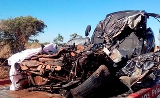 Família estava em carro que ficou destruído no oeste da Bahia