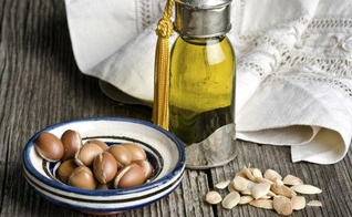 Para fortalecer as unhas, confira os óleos que nutrem profundamente