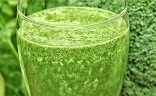 Suco de couve com abacaxi é ótimo para diminuir medidas
