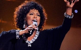 Vencedora do Grammy Awards, CeCe Winans se apresentará no Funeral de Myles Munroe 