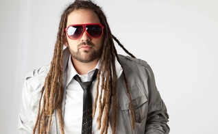 "Eu fumava maconha, mas encontrei em Jesus um outro jeito de 'viajar", diz Dominic Balli