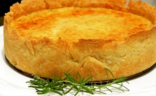 Quiche de alho poró com queijo parmesão