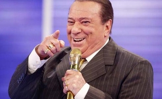 Raul Gil canta a música "Meu Mestre"; assista