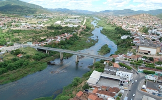 Chuvas voltam a cair e rios renascem em cidades da Bahia