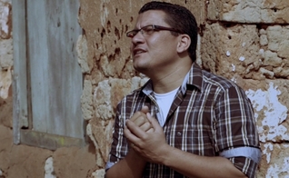 Geraldo Guimarães lança  o clipe da canção "Deus Acima De Tudo"; assista