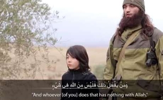 Garoto ao lado de jihadista