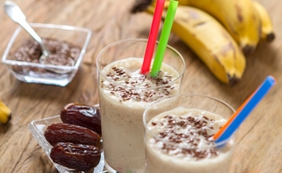 Shake de banana com linhaça e tâmaras