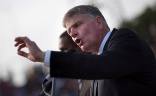 Franklin Graham é filho do grande evangelista Billy Graham e Presidente da 'Bolsa do Samaritano' e da Associação Evangelística Billy Graham.