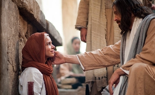 Jesus curando uma mulher _ Imagem ilustrativa