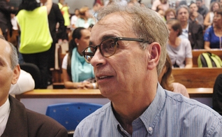 Pastor Jhohn Scotland, que faz parte do Ministério Catch The Fire, durante a Escola Profética, conduzida pelo Ministério Joel Engel, em Campinas(SP).