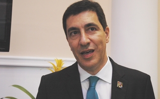 O Apóstolo Fabio Abbud, líder da Comunidade Cristã El Shaddai, durante a Escola Profética.