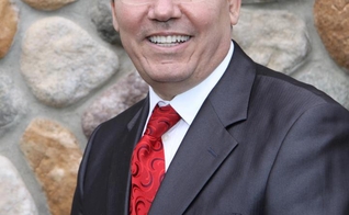 Hernandes Dias Lopes é teólogo, doutor em Ministério pelo Reformed Theological Seminary (EUA), Membro da Academia Evangélica de Letras do Brasil, Diretor Executivo da Editora Luz Para o Caminho e conferencista internacional, com mais 115 livros publicados