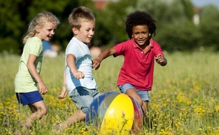 Crianças brincando
