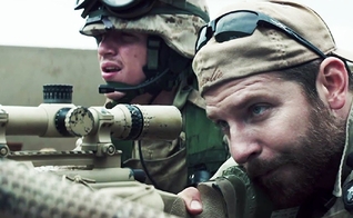Ator Bradley Cooper no filme Sniper Americano