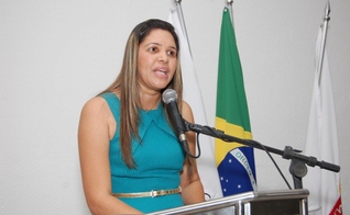 A vereadora evangélica Andréia Botelho (PSL) apresentou o PL 2.559/2015, que comemora o Dia Municipal da Esposa do Pastor.