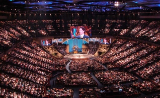Uma megaigreja é uma grande igreja que conta com pelo menos 2000 participantes numa uma típica semana de culto. (Foto: Reprodução/ Juicy Ecumenism)