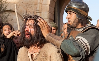 O ator libanês Haaz Sleiman foi o escolhido para interpretar o papel de Jesus Cristo na produção. O elenco de "Quem Matou Jesus" chamou a atenção pela sua grande diversidade étnica.