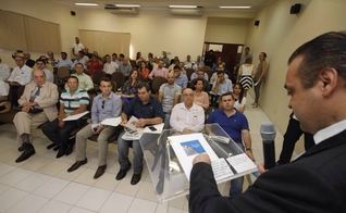 Roberto Lucena durante visita à Fundeb,em Bauru