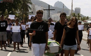 ONG Rio de Paz protesta contra a violência no Complexo do Alemão