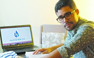Pastor evangélico homossexual, Gregory Rodrigues, de 23 anos.