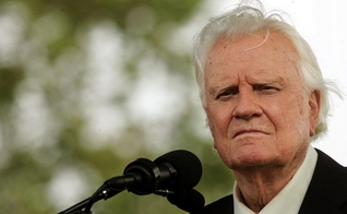 Billy Graham é um dos maiores evangelistas da história ainda vivo. Mais de 5 milhões de pessoas já tomaram decisões por Jesus, ouvindo suas pregações ou tendo acesso aos materiais de sua associação evangelística