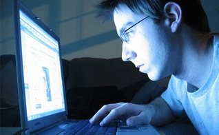 Jovem na internet