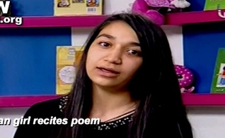 A menina recita poemas que incitam ódio à Israel para o público infantil.