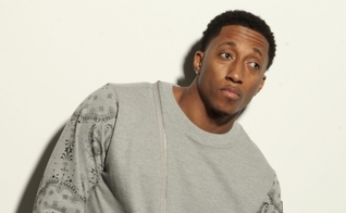 O rapper cristão Lecrae exortou a igreja a fazer mais do que apenas perdoar o ataque. (Reprodução/ Reach Records)