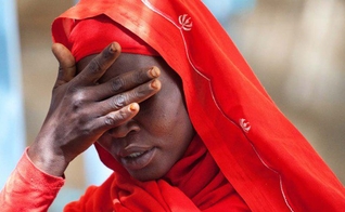 Mulheres e crianças, sendo muçulmanas ou não, têm sido alvo frequente da violência do grupo extremista. (Foto: Reprodução/ Veja)