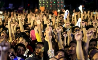 Manifestantes bloquearam a rodovia principal de Manila com cerca de 20 mil pessoas. (Foto: Reuters)