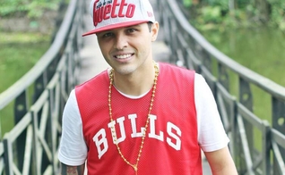 Gabriel canta desde os 14 anos, mas entendeu que seu dom serviria para pregar o Evangelho em 2010. (Foto: Reprodução/ Facebook)