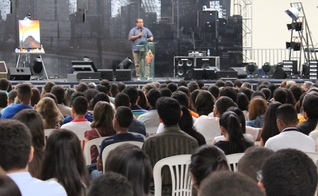 O pastor e missionário, Pedro do Borel foi o preletor desta sexta-feira, 30. (Foto: Guiame)