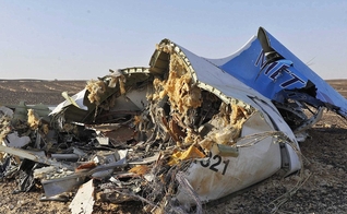 O avião caiu na península do Sinai 23 minutos após a decolagem. Não houve sobreviventes. (Foto: EPA)
