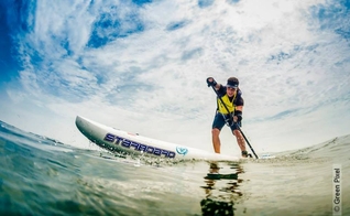 Com a adaptação Jonas consegue remar tão bem e tão forte que acabou sendo campeão brasileiro de corridas de stand up paddle. (Foto: Arquivo Pessoal)
