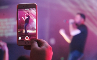 Jonas Vilar durante apresentação no lançamento do CD Vitória. (Foto: Guiame/ Marcos Paulo Corrêa)