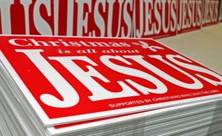 O pastor imprimiu milhares de cartazes com a frase: “Christmas is all about Jesus" ("O Natal se resume em Jesus", em tradução livre). (Foto: Tony Centonze/ The Leaf-Chronicle)