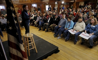 Marco Rubio fala em comício, realizado em Laconia / New Hampshire, na última segunda-feira, 30. (Foto: Reuters)