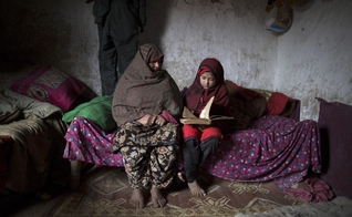 Dez favelas, que reúnem cerca de 120 mil moradores, são reconhecidas em Islamabad. (Foto: Reuters)