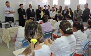 Bíblias entregues em presídio no Ceará