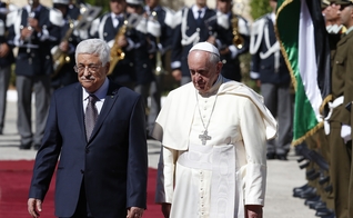 Presidente da Autoridade Nacional Palestiniana Mahmoud Abbas e Papa Francisco. (Foto: Reprodução/ If You Only News)