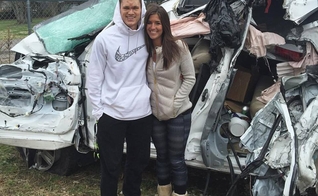 Arika Stovall e Hunter Hanks voltam visitam local para onde sua caminhonete foi levada após o acidente. (Foto: Facebook)
