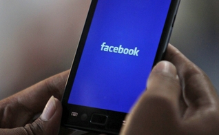 Ao abrir mão do aplicativo oficial do Facebook, o sistema pode render economia de bateria. (Foto: Reprodução)