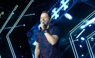 Pastor André Valadão durante gravação do CD e DVD Crer para Ver em Cabo de Santo Agostinho (PE). Foto: reprodução.