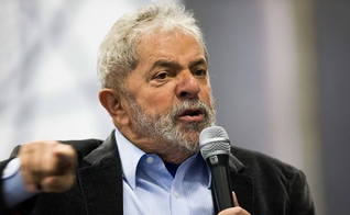 Lula foi alvo de um mandado de condução coercitiva - que representa uma nova fase da Operação Lava Jato. (Danilo Verpa / Folhapress)