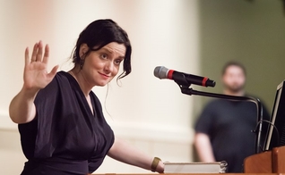 Gianna Jensen teve parilisia cerebral após sua mãe biológica tentar abortá-la em uma das clínicas da famosa rede abortista 'Planned Parenthood', nos EUA. (Imagem: Reprodução / Youtube)